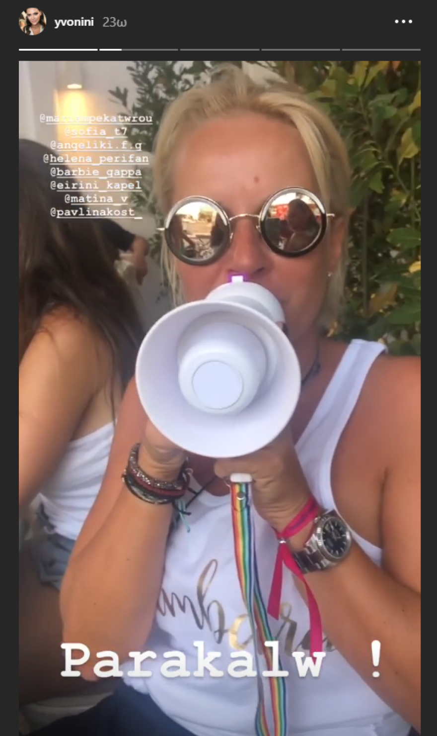 Υβόννη Μπόσνιακ: Ξέφρενη bachelorette στη Μύκονο με τις φίλες της 