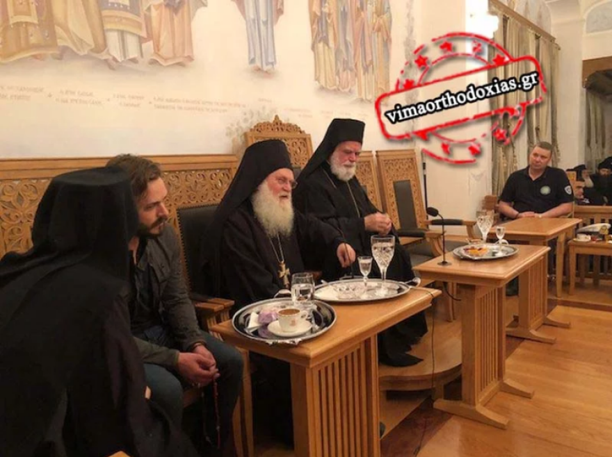 Άγιο Όρος: Αστέρας του Χόλιγουντ χάρισε το βραβείο ΕΜΜΥ που είχε κερδίσει, στη Μονή Βατοπαιδίου