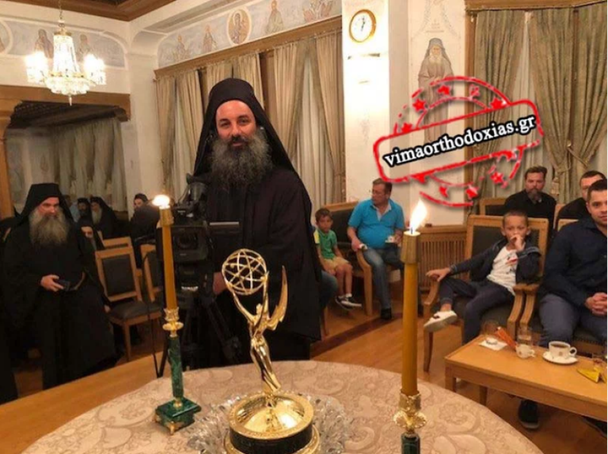 Άγιο Όρος: Αστέρας του Χόλιγουντ χάρισε το βραβείο ΕΜΜΥ που είχε κερδίσει, στη Μονή Βατοπαιδίου