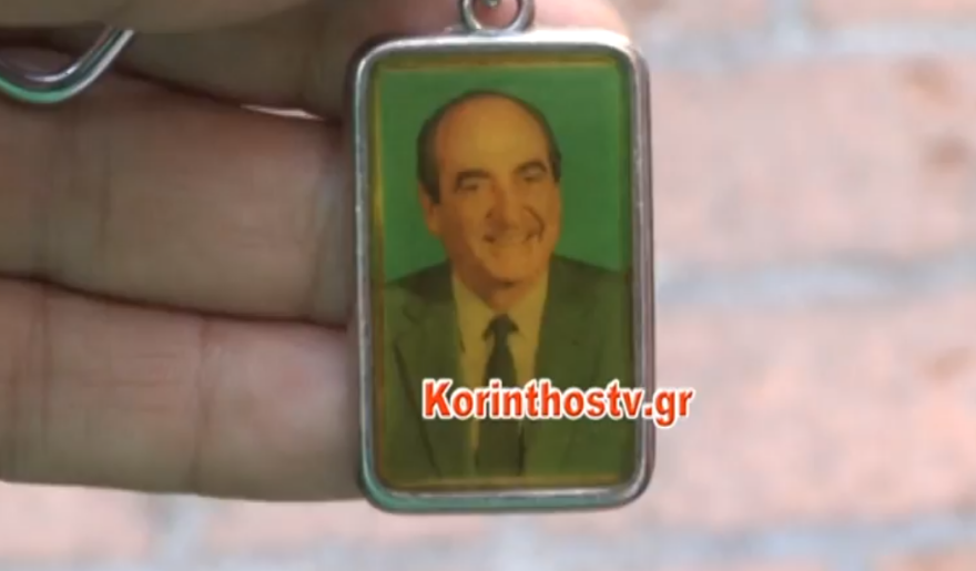 Βίντεο: Κρατώντας μπρελόκ -  ενθύμιο, ο μικρός Γιώργος συγκινεί τον Κυριάκο Μητσοτάκη