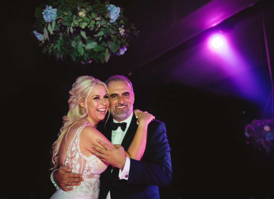 Φωτογραφίες: Χόρεψαν το χορό του Ησαΐα με κουμπάρο τον Γιώργο Ντάβλα