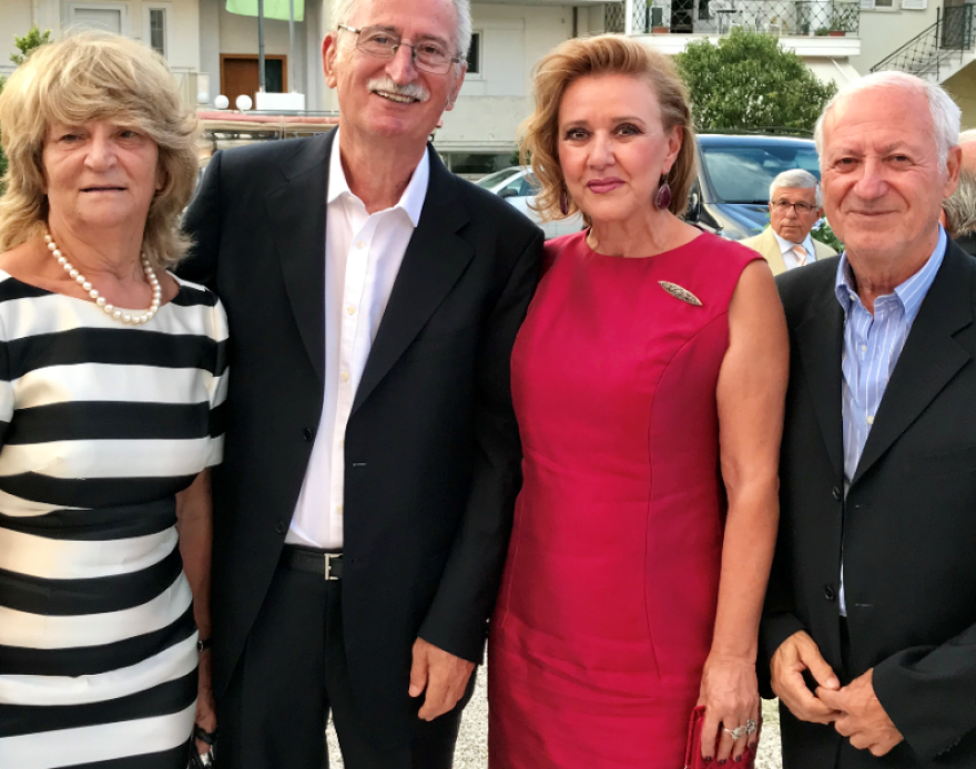 Φωτογραφίες: Χόρεψαν το χορό του Ησαΐα με κουμπάρο τον Γιώργο Ντάβλα