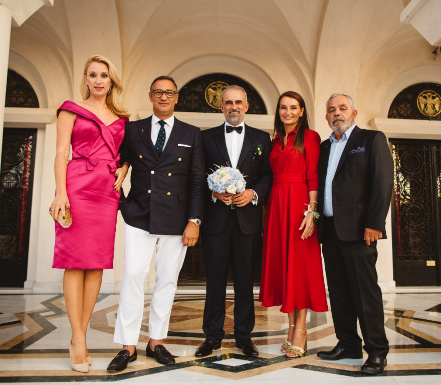 Φωτογραφίες: Χόρεψαν το χορό του Ησαΐα με κουμπάρο τον Γιώργο Ντάβλα