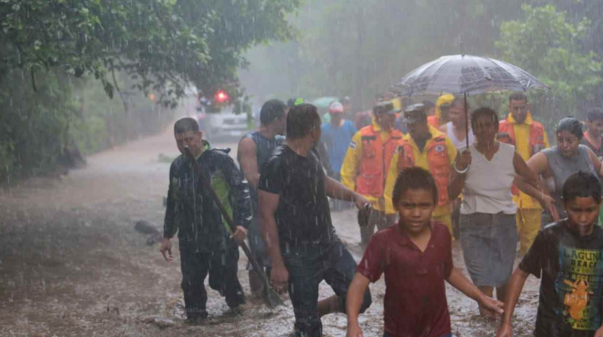 Ο κυκλώνας Michael «χτυπά» με 13 νεκρούς από την Κεντρική Αμερική τις ακτές της Φλόριντα