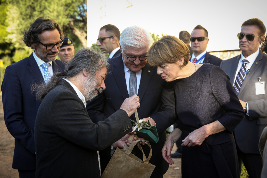 Συμβολική επίσκεψη Στάινμαϊερ στο στρατόπεδο Χαϊδαρίου