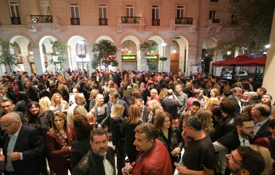 Λαμπερές παρουσίες στην πρεμιέρα της παράστασης «Οι Μάγισσες της Σμύρνης»