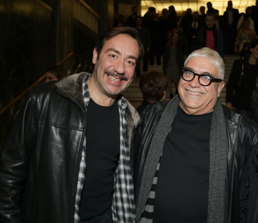 Λαμπερές παρουσίες στην πρεμιέρα της παράστασης «Οι Μάγισσες της Σμύρνης»