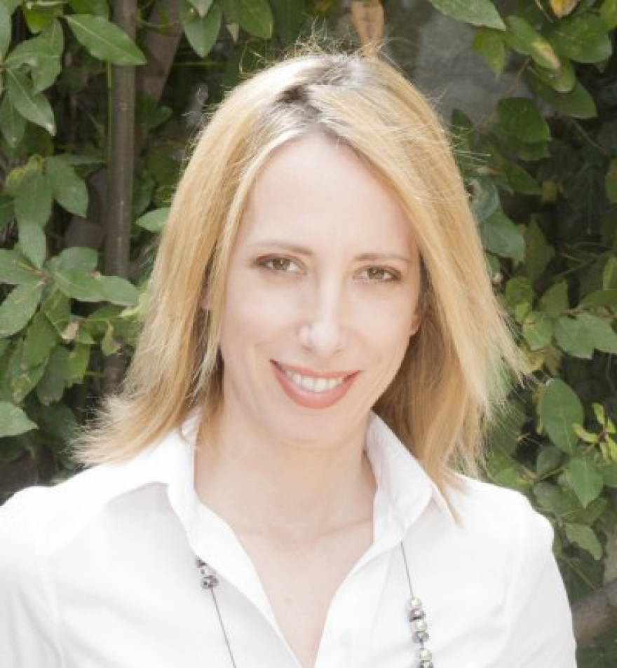 Η Μαρίνα Γιώτη μας αποκαλύπτει τι... τρέχει με τον Αϊ-Βασίλη