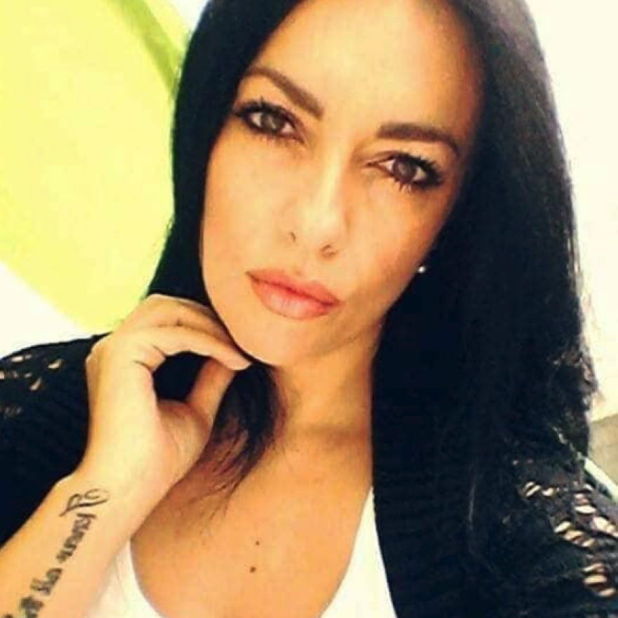 Υπάλληλος καταγγέλλει ότι έχασε τη δουλειά της επειδή έχει παντρευτεί δύο φορές