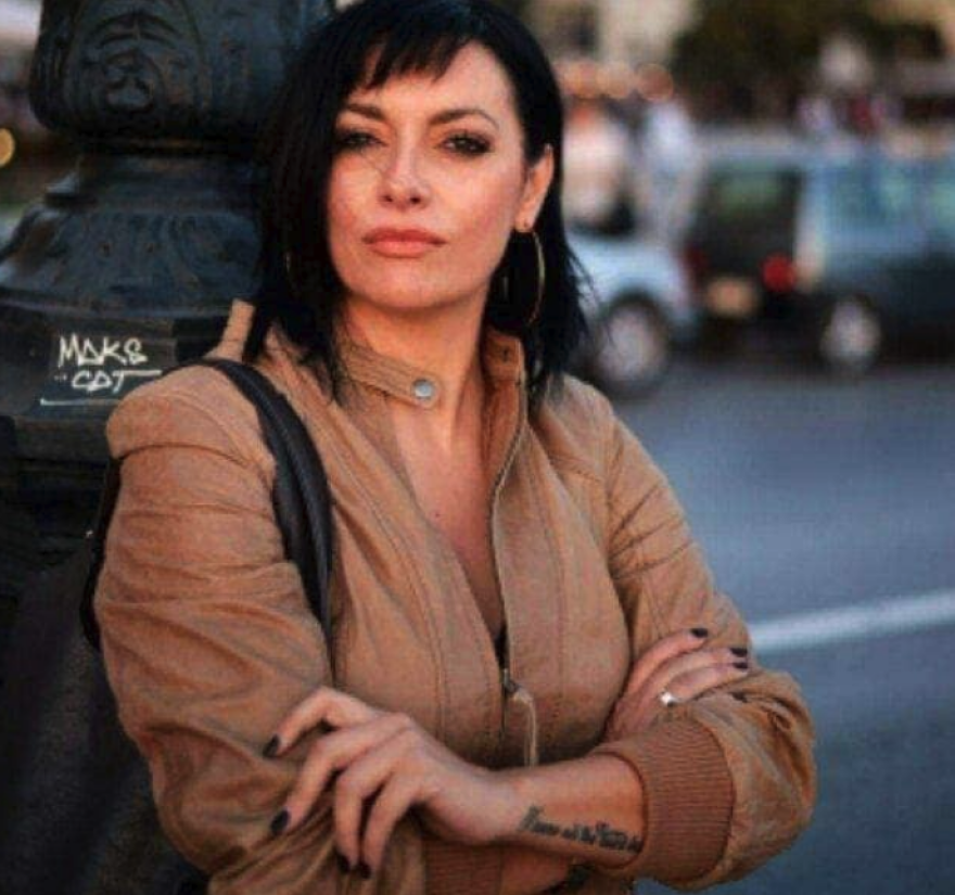 Υπάλληλος καταγγέλλει ότι έχασε τη δουλειά της επειδή έχει παντρευτεί δύο φορές