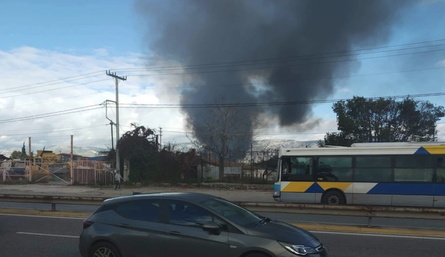 Φωτιά σε αποθήκη εταιρείας στον Ασπρόπυργο