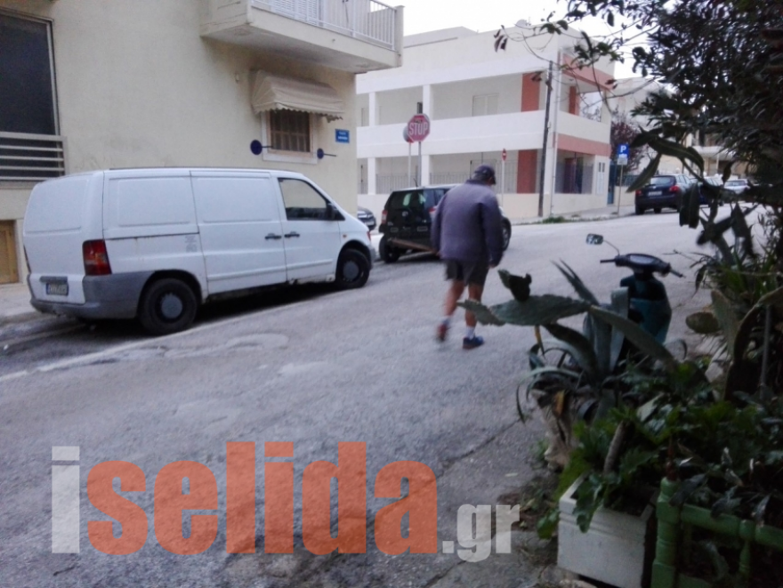 Φωτογραφίες: H βόλτα του Κώστα Καραμανλή στη Ραφήνα