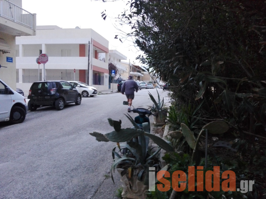 Φωτογραφίες: H βόλτα του Κώστα Καραμανλή στη Ραφήνα