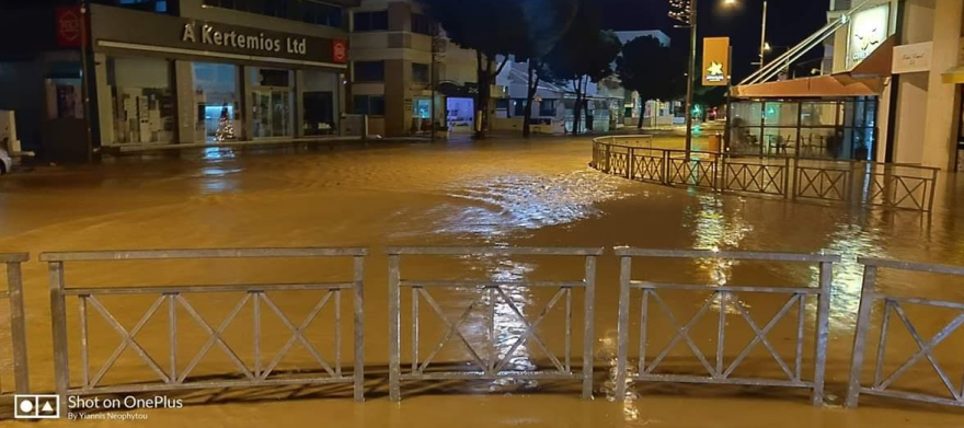 Κύπρος: Πλημμύρισαν σπίτια και δρόμοι από την κακοκαιρία 
