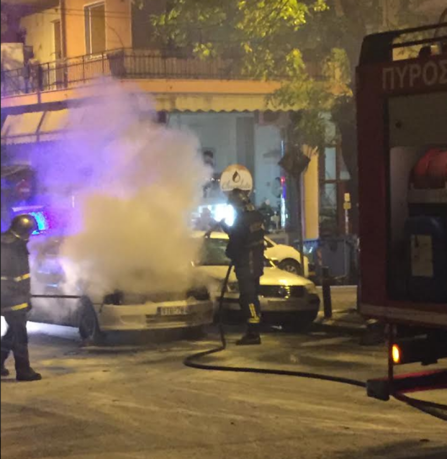 Παγκράτι: Φωτιά σε αυτοκίνητο τα ξημερώματα - Φωτογραφίες 