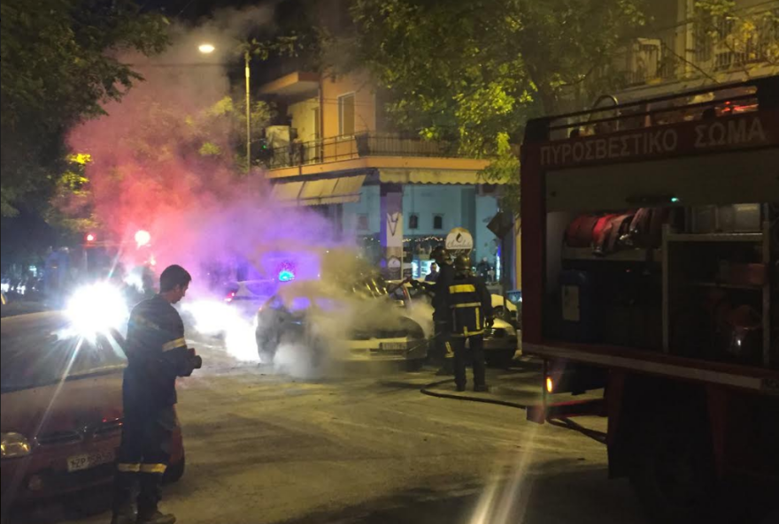 Παγκράτι: Φωτιά σε αυτοκίνητο τα ξημερώματα - Φωτογραφίες 