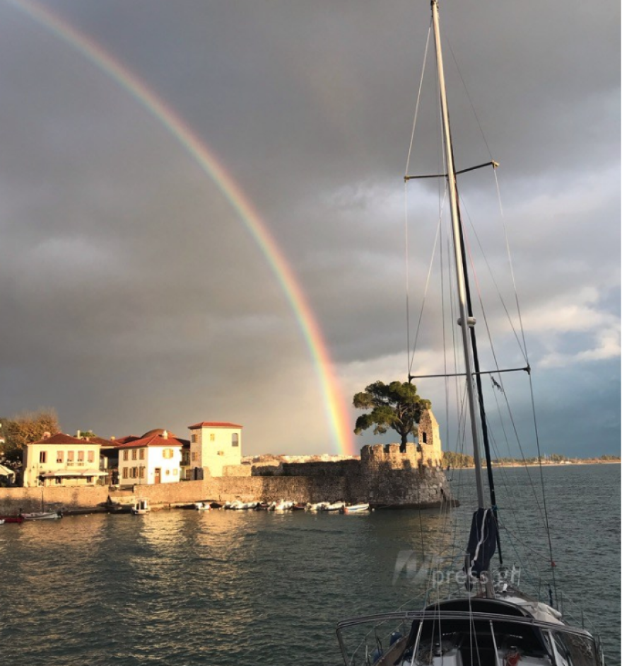Ναύπακτος: Ουράνιο τόξο στον ουρανό... ανήμερα Χριστουγέννων   