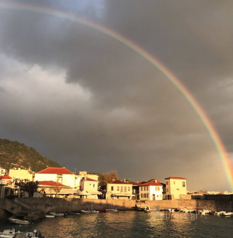 Ναύπακτος: Ουράνιο τόξο στον ουρανό... ανήμερα Χριστουγέννων   