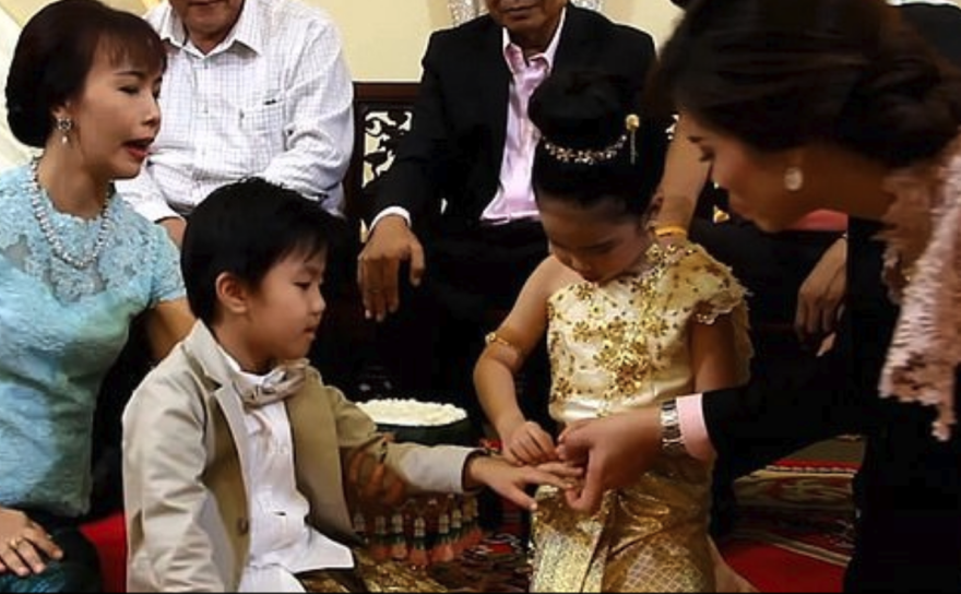 Ταϊλάνδη: Πάντρεψαν δίδυμα εξάχρονα - Οι γονείς πιστεύουν πως ήταν εραστές σε προηγούμενη ζωή