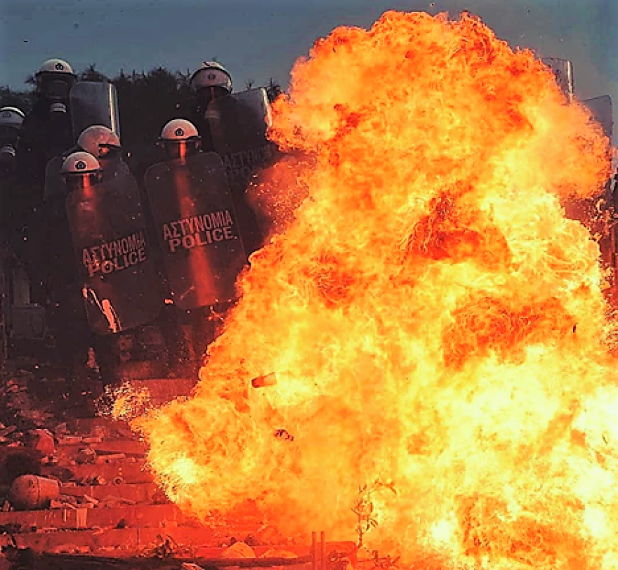 Ένωση Αστυνομικών Αττικής:  Δεν είμαστε παρακρατικοί, η ηγεσία μας δίνει τα χημικά
