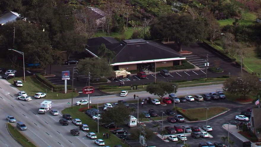 Πυροβολισμοί σε υποκατάστημα τράπεζας στη Φλόριντα