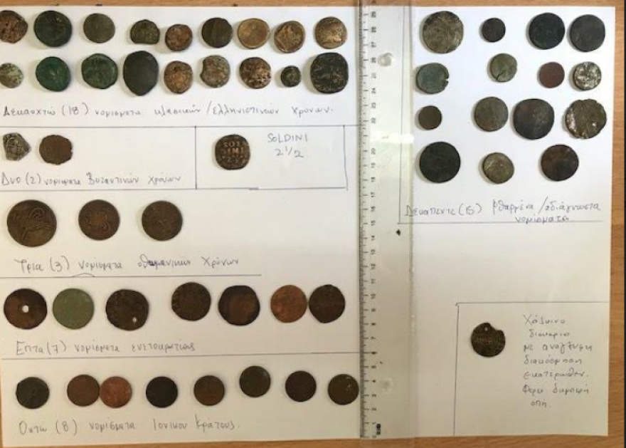 Οπλοστάσιο και αρχαία σε σπίτι στην Λευκάδα