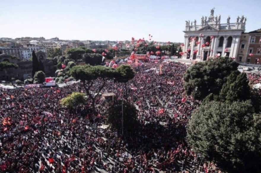 Χιλιάδες Ιταλοί στους δρόμους κατά της κυβέρνησης Κόντε