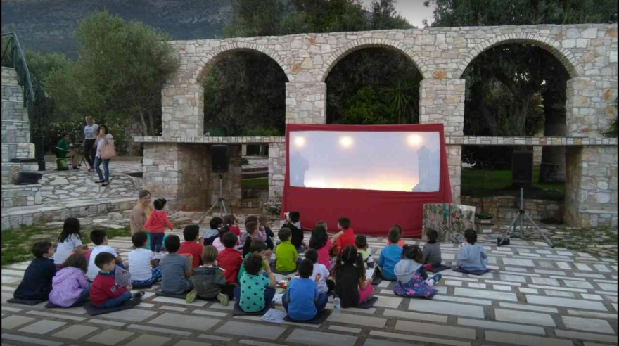 Ο Φαίδων Γεωργίτσης είχε το δικό του θέατρο στο κτήμα του στο Κορωπί