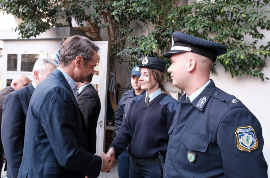 Μητσοτάκης από το Αστυνομικό Τμήμα Ακρόπολης: Καμία απολύτως ανοχή στη βία