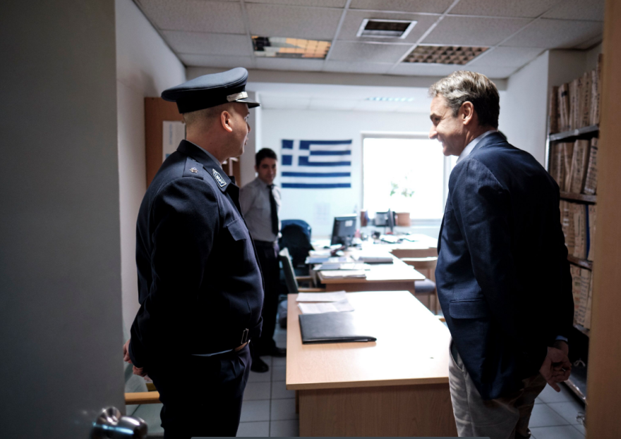 Μητσοτάκης από το Αστυνομικό Τμήμα Ακρόπολης: Καμία απολύτως ανοχή στη βία