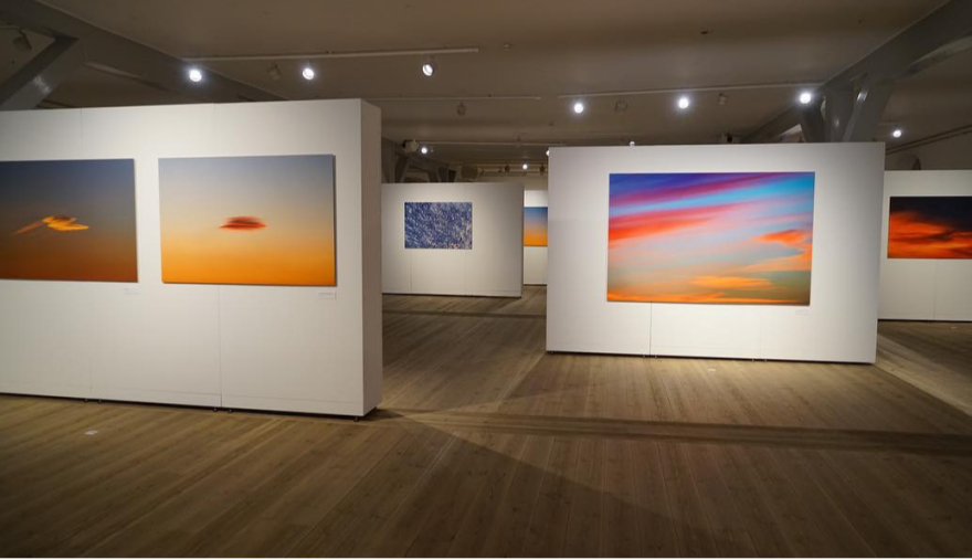 «Celestial Choreography»: Η ατομική έκθεση φωτογραφίας του πρίγκιπα Νικόλαου στη Δανία 