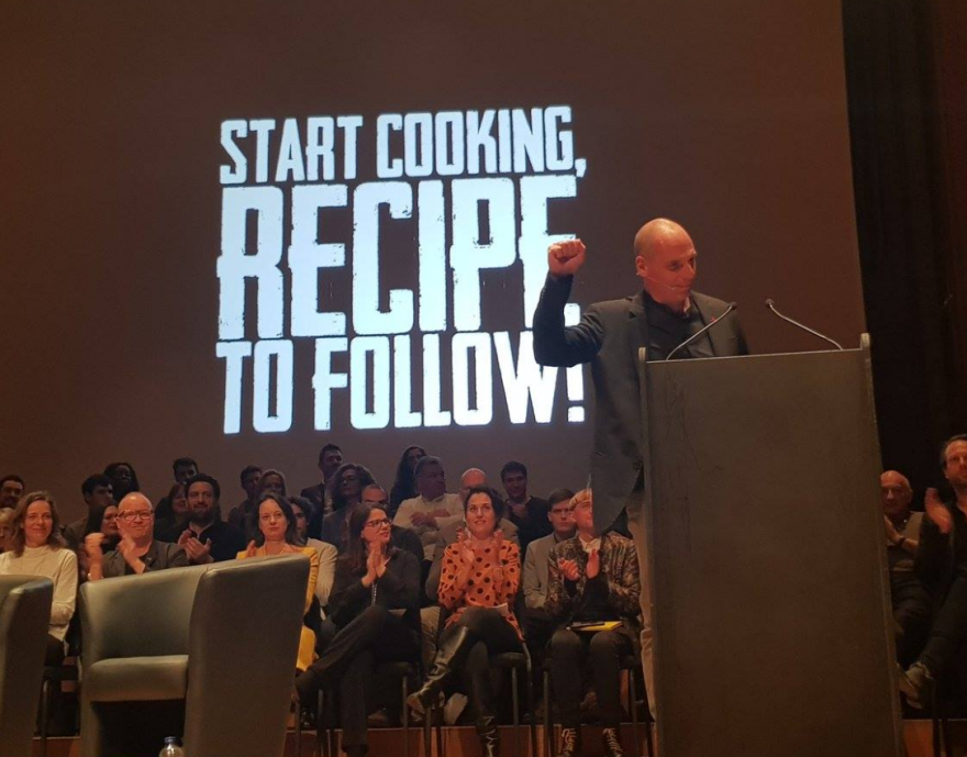 Με Πάμελα Άντερσον, Μπενουά Αμόν και Σλαβόι Ζίζεκ η πρεμιέρα του Βαρουφάκη για τις ευρωεκλογές 