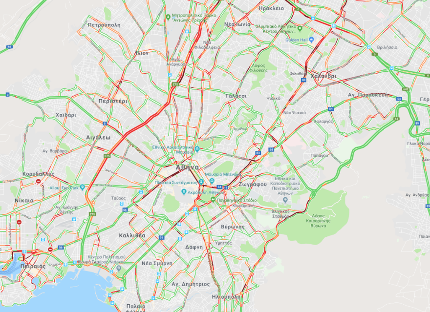 Χάος από κίνηση στους δρόμους από τη βροχή: Προβλήματα σε Κηφισίας, Βασ. Σοφίας, Κηφισό, Αττική Οδό