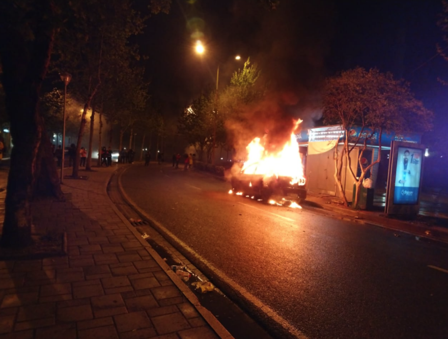 Χάος στα Τίρανα: Συγκρούσεις διαδηλωτών με την αστυνομία - Ζητούν την παραίτηση Ράμα