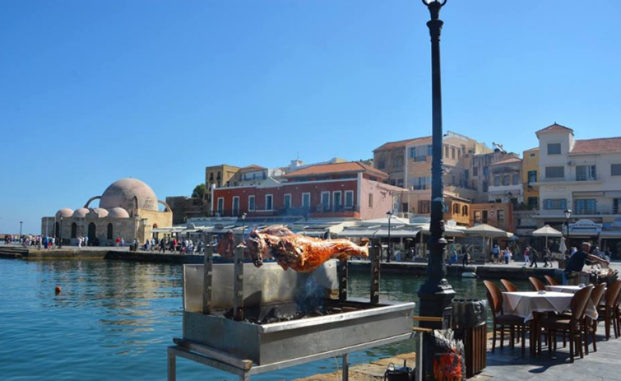 Πάσχα 2019: Οι Έλληνες γιορτάζουν και γλεντούν σε όλη τη χώρα