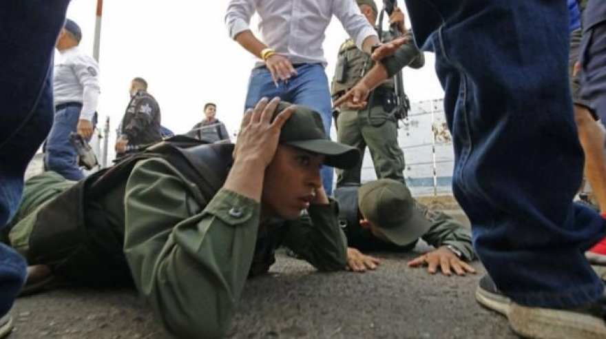 Βενεζουέλα: Συγκρούσεις στους δρόμους - Δυνάμεις του Γκουαϊδό καταλαμβάνουν δημόσια κτίρια