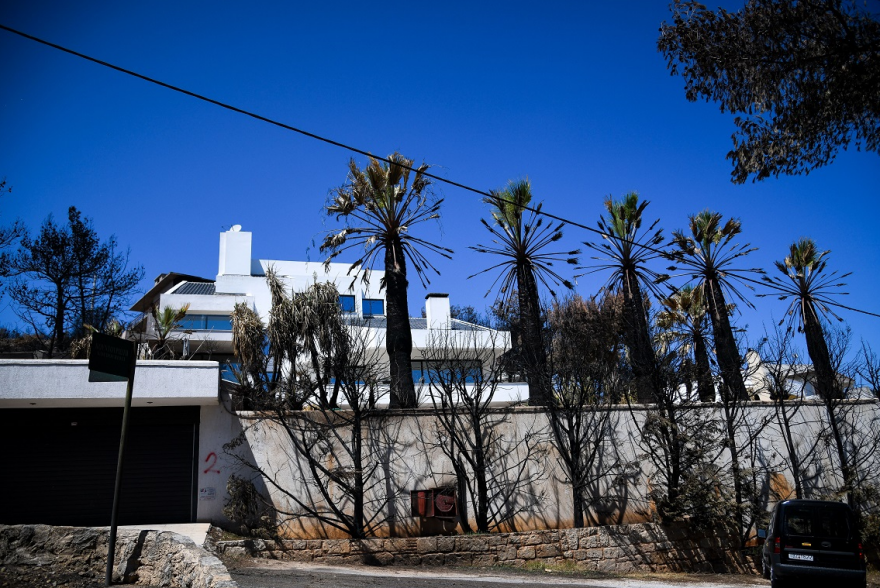 Φωτιά στο Μάτι: «Έχει πάρει φωτιά ο κήπος του Ψινάκη - Στείλτε κάποιον, τα έχει καλά με τα κανάλια»