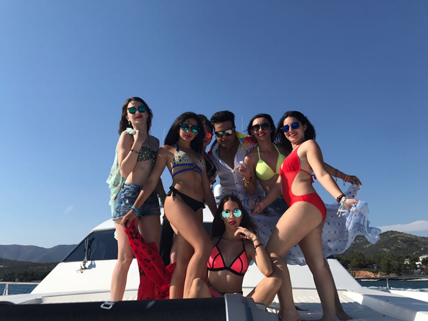 Ταινία του Bollywood γυρίστηκε στην Καβάλα: Δείτε τα γυρίσματα στην πόλη - Τι λένε οι Ινδοί πρωταγωνιστές 