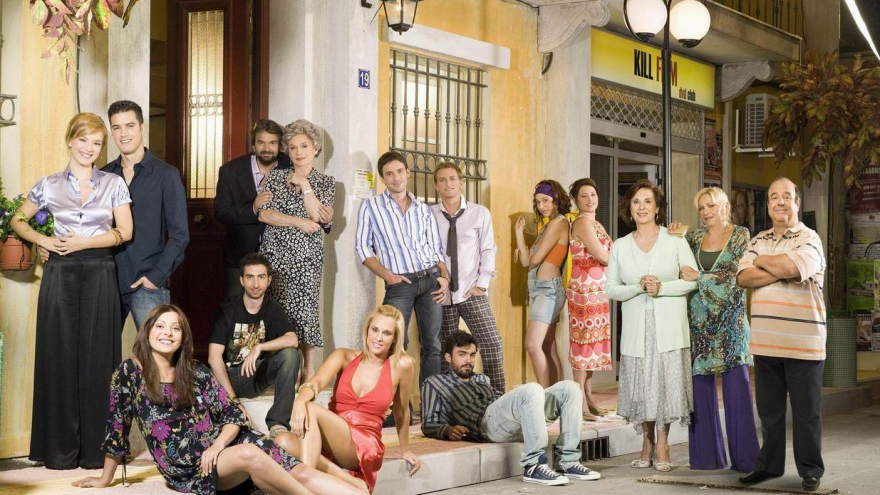 «Πολυκατοικία»: Επιστρέφει με Λασκαράκη αλλά χωρίς Τσιμιτσέλη;