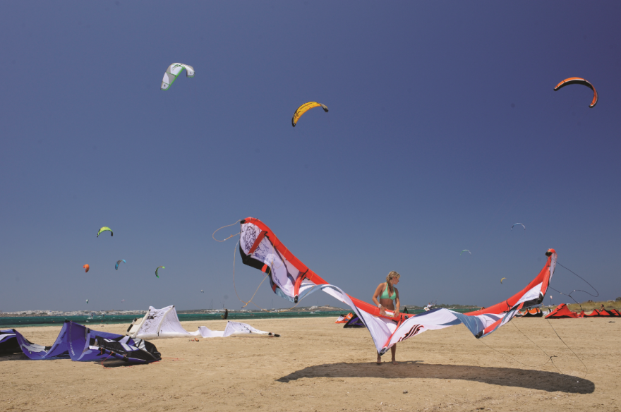 Η Πάρος μαγνητίζει τους τουρίστες