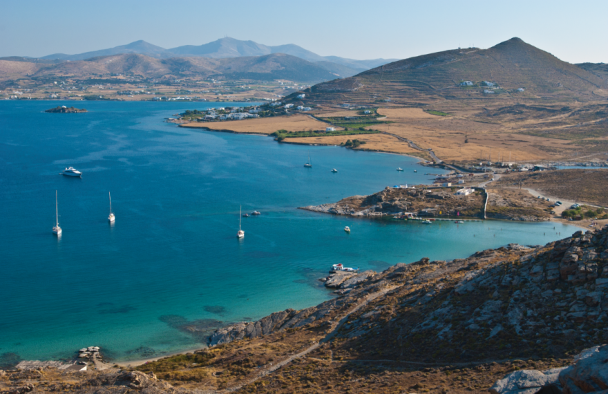 Η Πάρος μαγνητίζει τους τουρίστες