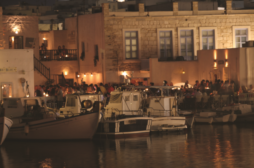 Η Πάρος μαγνητίζει τους τουρίστες