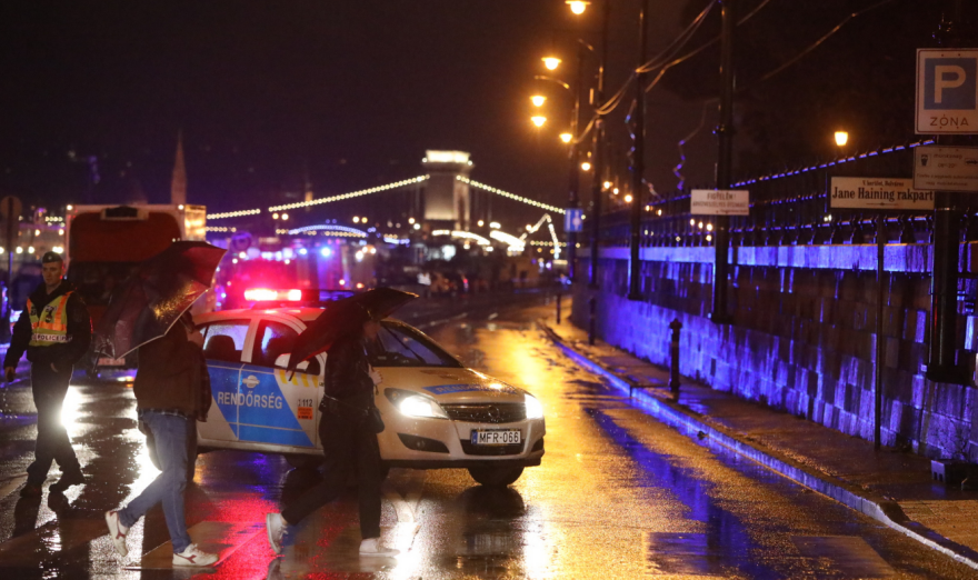 Ουγγαρία: Ανετράπη ποταμόπλοιο στον Δούναβη - Επτά νεκροί και πολλοί αγνοούμενοι