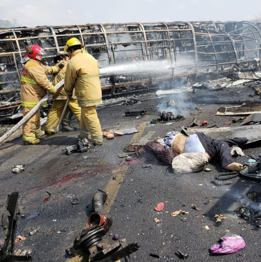 Τραγωδία στο Μεξικό: 23 νεκροί από σύγκρουση λεωφορείου με βυτιοφόρο