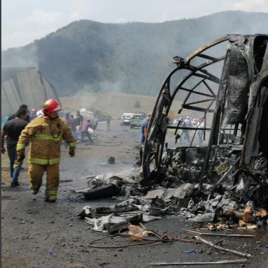 Τραγωδία στο Μεξικό: 23 νεκροί από σύγκρουση λεωφορείου με βυτιοφόρο