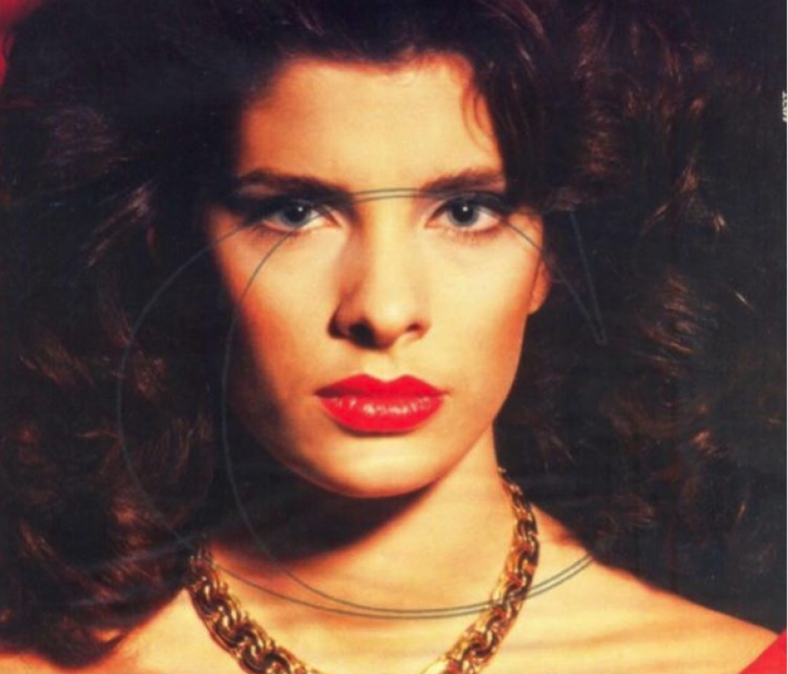 Η Ελένη Μενεγάκη... δεν έχει ηλικία - Δείτε την, όταν διαφήμιζε κοσμήματα