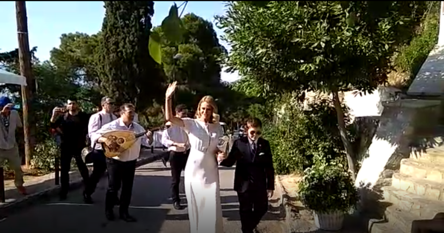 Τζένη Μπαλατσινού: Η πανέμορφη νύφη σε δέκα καρέ