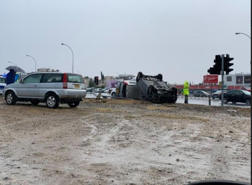 Λευκωσία: Ανεμοστρόβιλος σήκωσε στον «αέρα» τέσσερα αυτοκίνητα