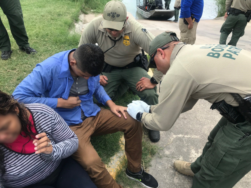 Τραγικό! Ο Λευκός Οίκος «απαντά» στη φωτογραφία-σοκ με διάσωση 13χρονου