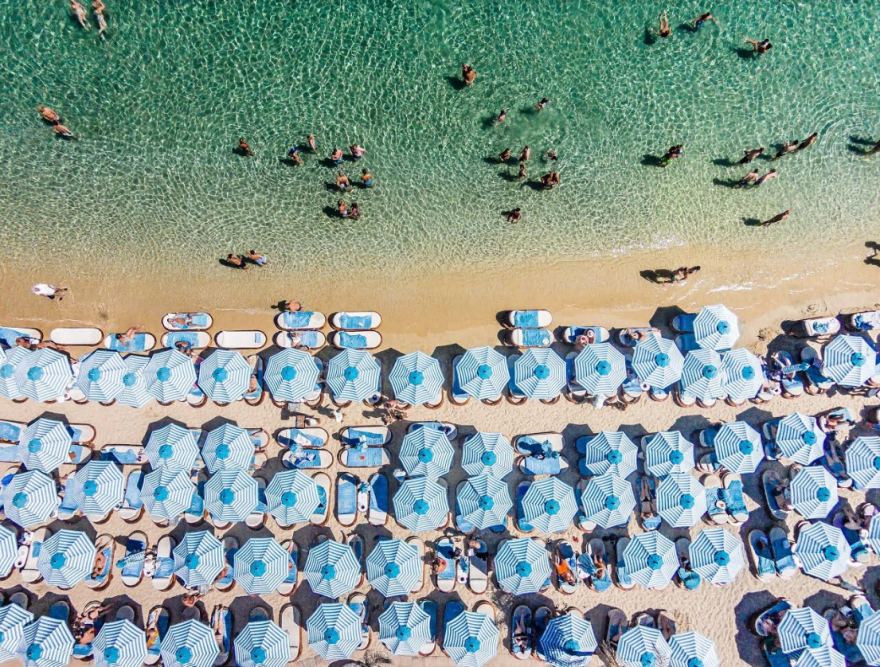 Μύκονος: Ο παπαγάλος των 30.000 ευρώ και άλλες ιστορίες τρέλας